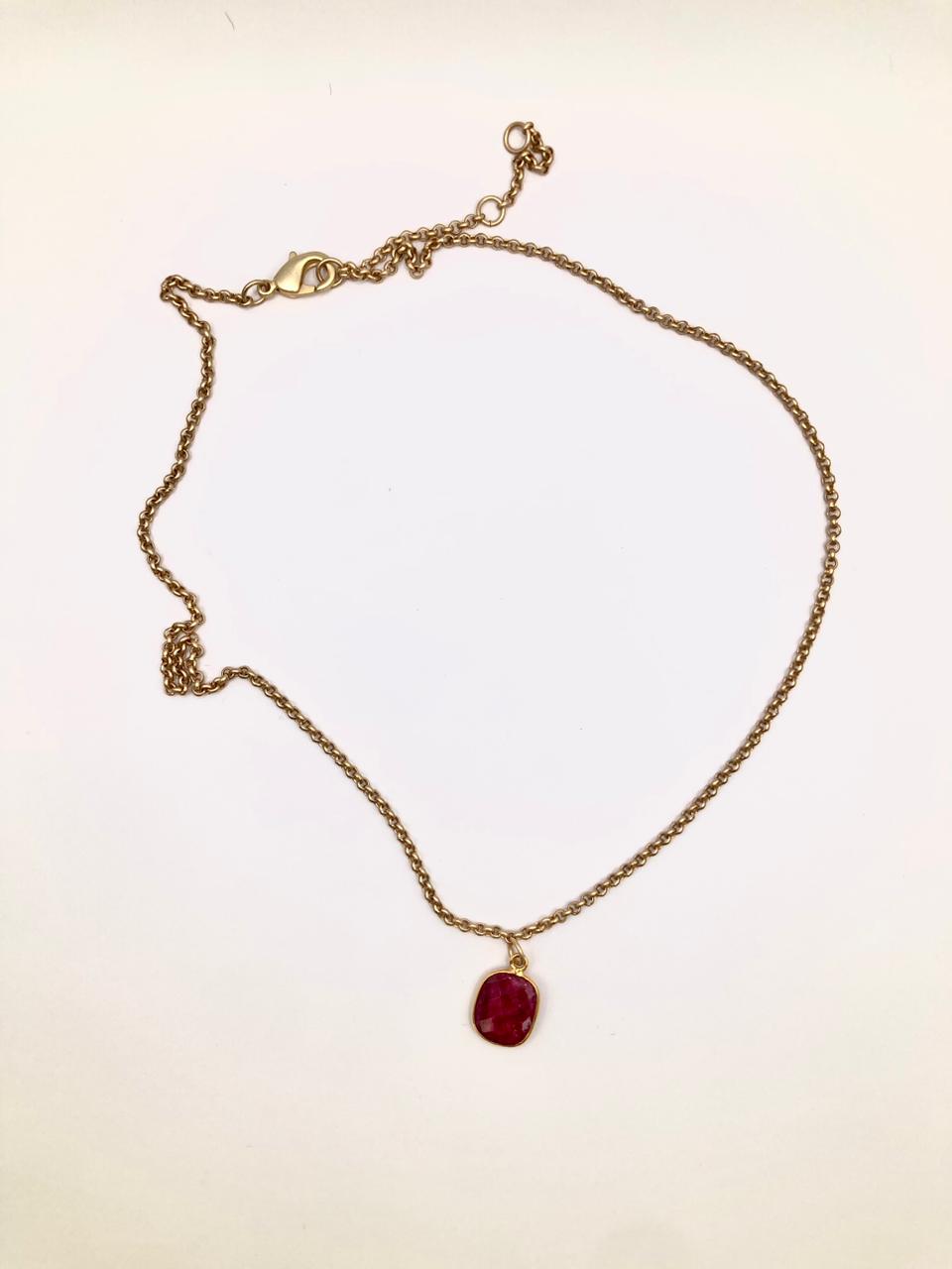 Rubí con Cadena de acero dorada