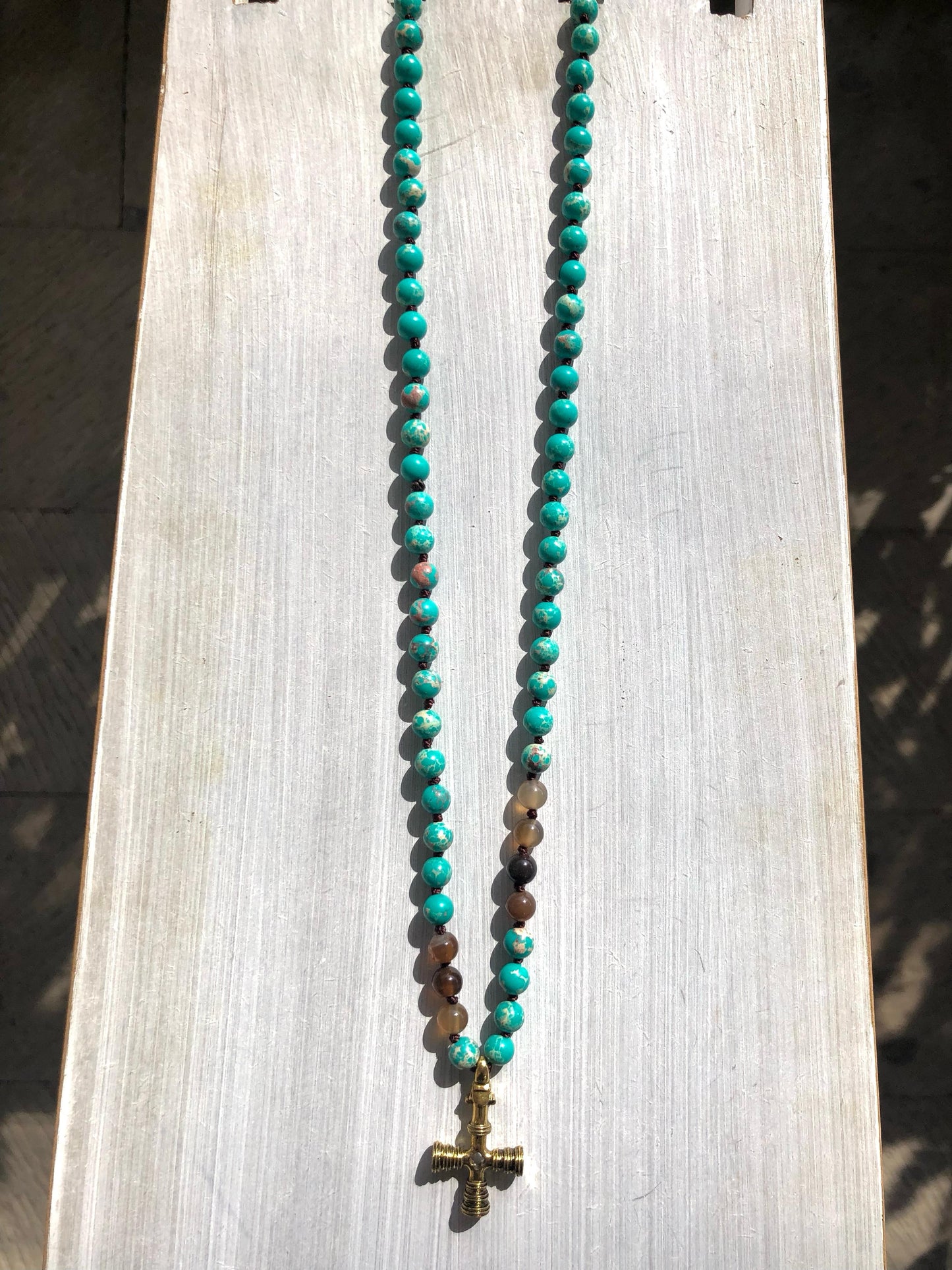 Collar Turquesa con Dije de Cruz