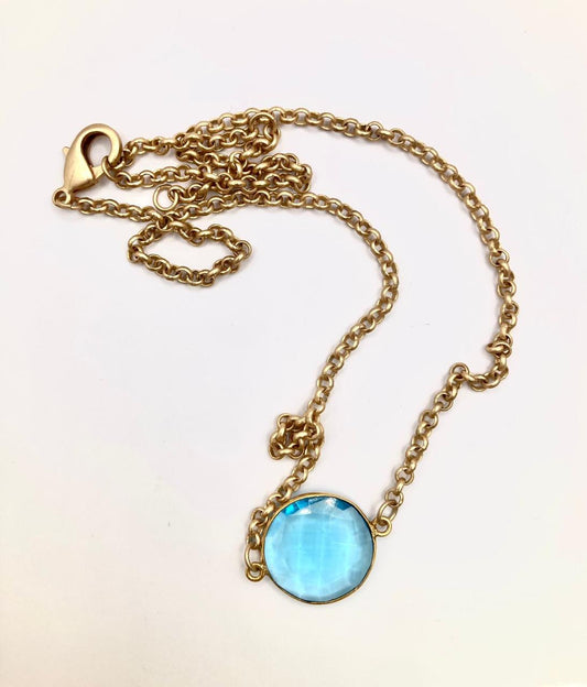 Blue Topaz con Cadena de acero Dorada